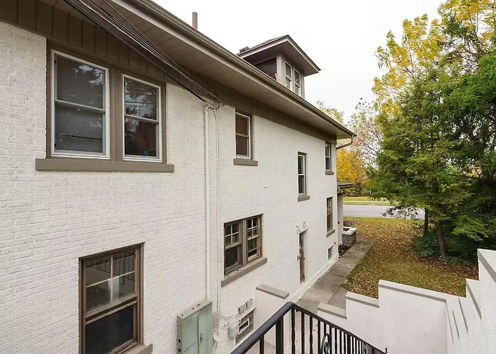 Close To Osu Rooftop Patio Grill & Outdoor Tv Columbus