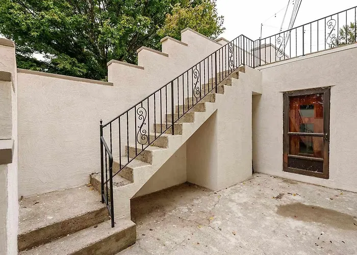 Close To Osu Rooftop Patio Grill & Outdoor Tv * Columbus