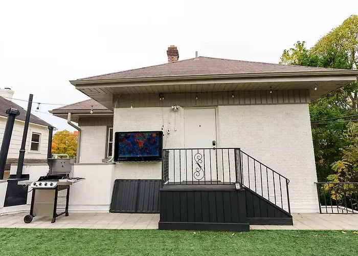 Close To Osu Rooftop Patio Grill & Outdoor Tv * Columbus